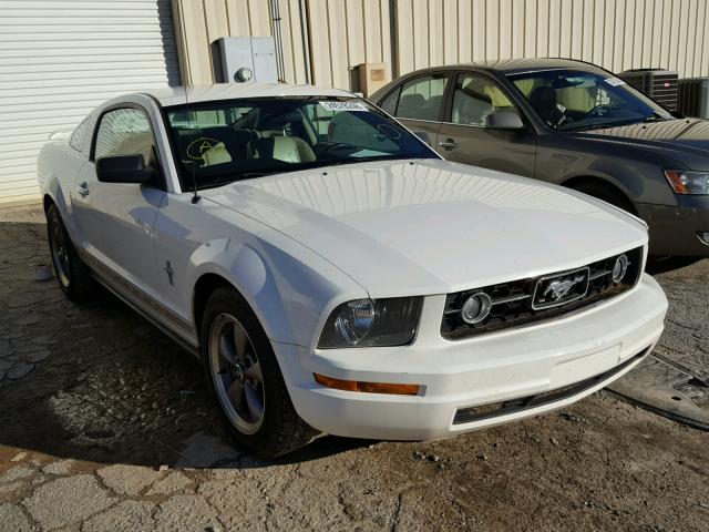 1ZVFT80N265158067 - 2006 FORD MUSTANG WHITE photo 1