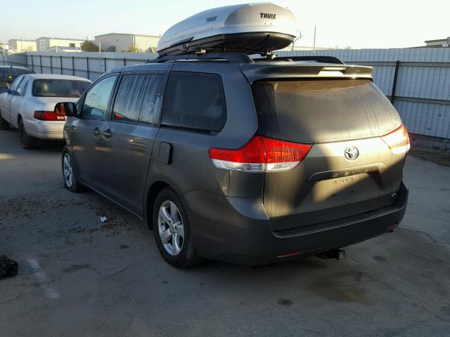 5TDKK3DC1BS017107 - 2011 TOYOTA SIENNA LE GRAY photo 3