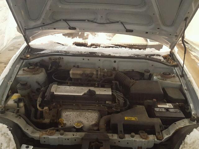 KMHCF35C04U292758 - 2004 HYUNDAI ACCENT L SILVER photo 7