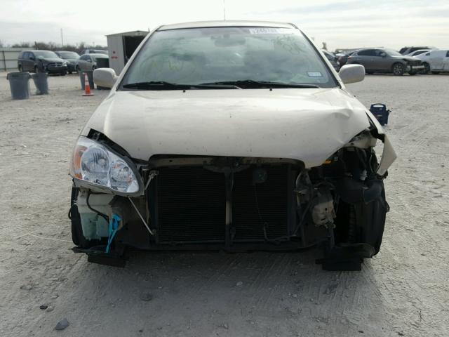 1NXBR32E34Z258810 - 2004 TOYOTA COROLLA LE 金色 照片 9