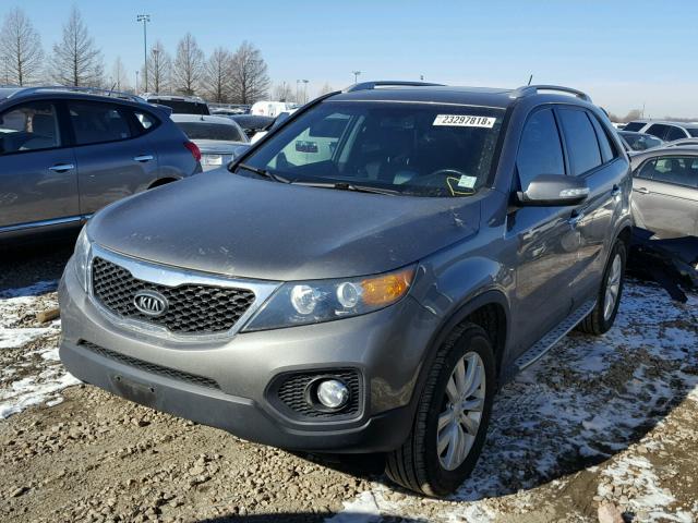 5XYKU4A14BG178745 - 2011 KIA SORENTO EX CHARCOAL photo 2