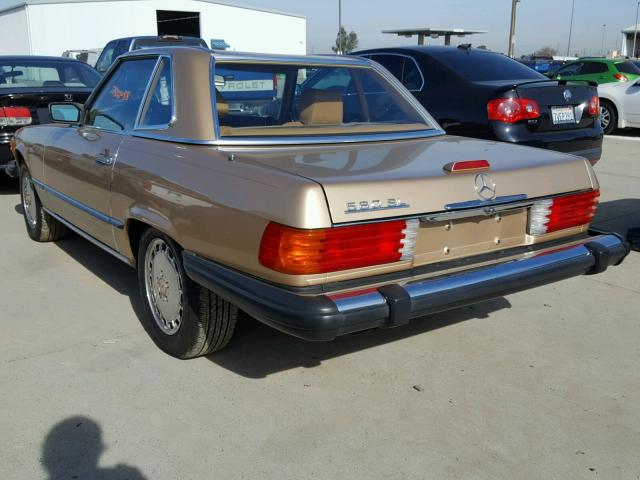 WDBBA48D4JA075928 - 1988 MERCEDES-BENZ 560 SL GOLD photo 3