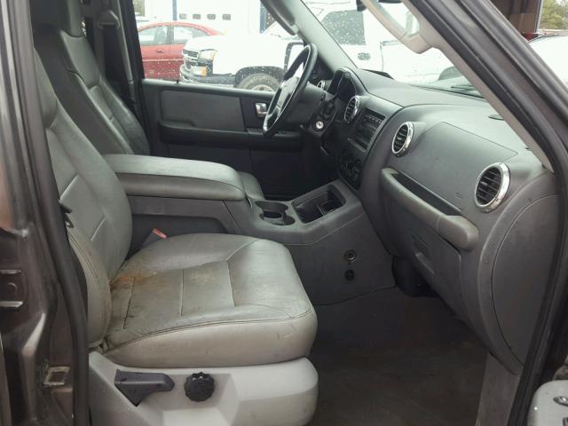 1FMRU15W63LA25630 - 2003 FORD EXPEDITION GRAY photo 5