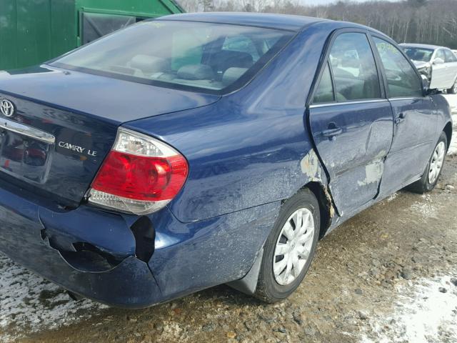 4T1BE30K75U077960 - 2005 TOYOTA CAMRY LE BLUE photo 9