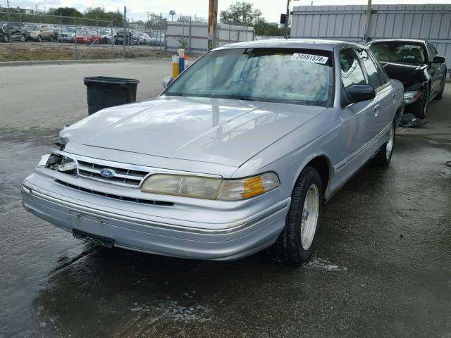 2FALP74WXVX235004 - 1997 FORD CROWN VICT SILVER photo 2