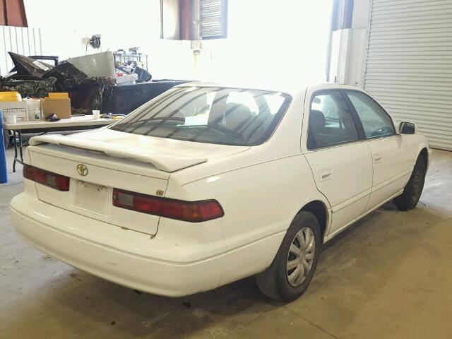 JT2BG22K4X0319841 - 1999 TOYOTA CAMRY LE WHITE photo 4