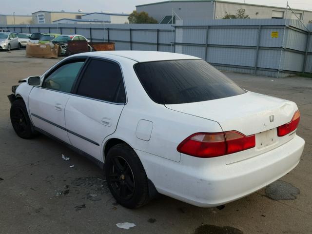 1HGCG1649WA052479 - 1998 HONDA ACCORD LX WHITE photo 3