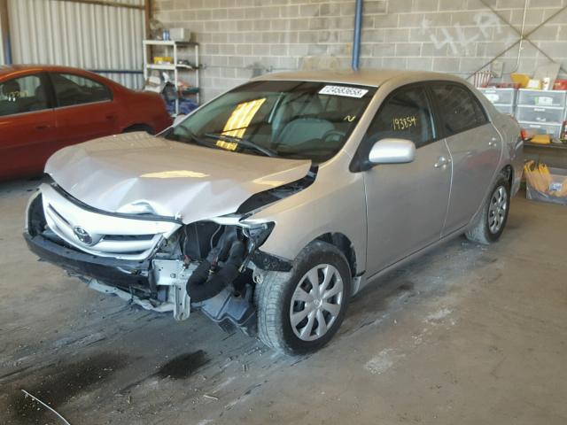 2T1BU4EE1BC591845 - 2011 TOYOTA COROLLA BA SILVER photo 2