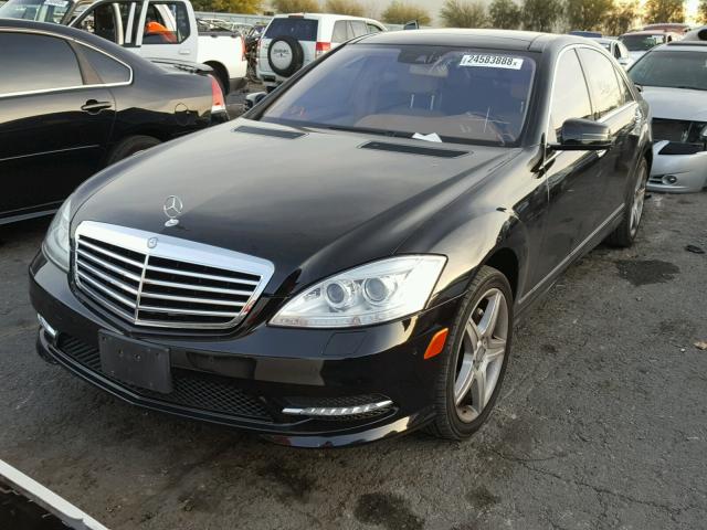 WDDNG7BB5BA382764 - 2011 MERCEDES-BENZ S 550 BLACK photo 2