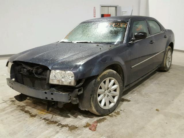 2C3LA43RX8H121318 - 2008 CHRYSLER 300 LX GRAY photo 2