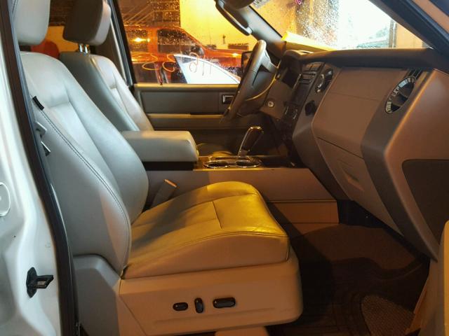 1FMFU19578LA12882 - 2008 FORD EXPEDITION WHITE photo 5