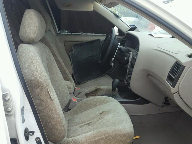 KMHDN45D21U217657 - 2001 HYUNDAI ELANTRA GL WHITE photo 5