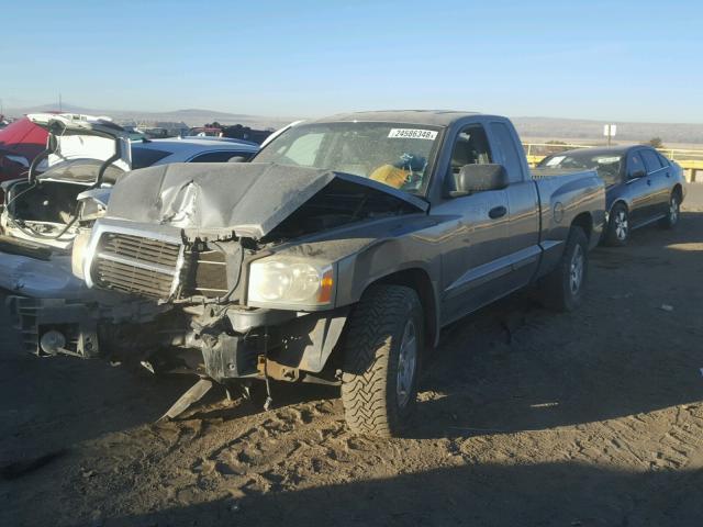 1D7HW52N15S120446 - 2005 DODGE DAKOTA LAR GRAY photo 2