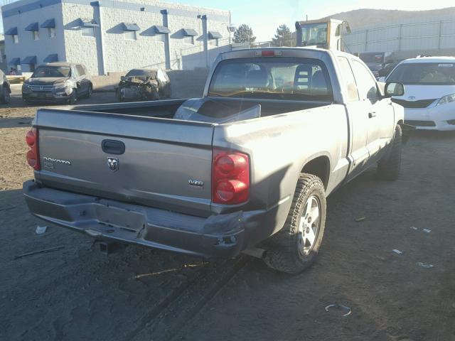 1D7HW52N15S120446 - 2005 DODGE DAKOTA LAR GRAY photo 4