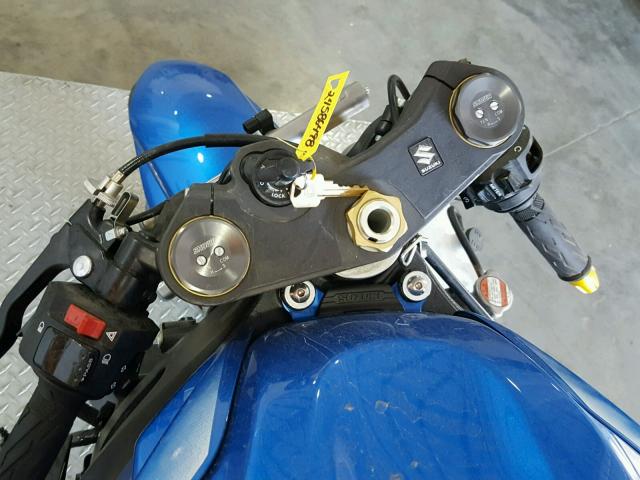 JS1GR7MAXF2101215 - 2015 SUZUKI GSX-R750 BLUE photo 8