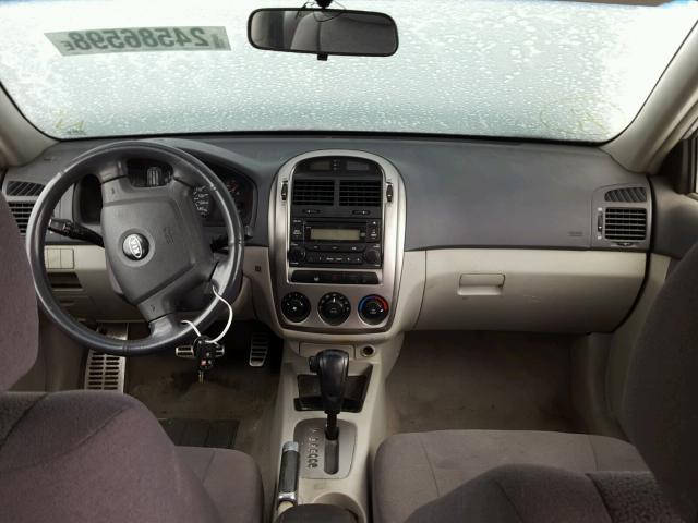 KNAFE161465334767 - 2006 KIA SPECTRA5 SILVER photo 9