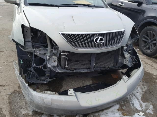 JTJHA31U340038392 - 2004 LEXUS RX 330 SILVER photo 9