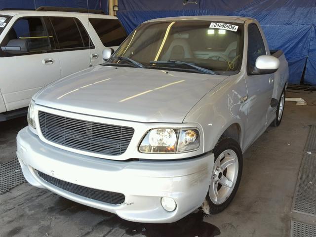 2FTZF07321CA87531 - 2001 FORD F150 SVT L SILVER photo 2