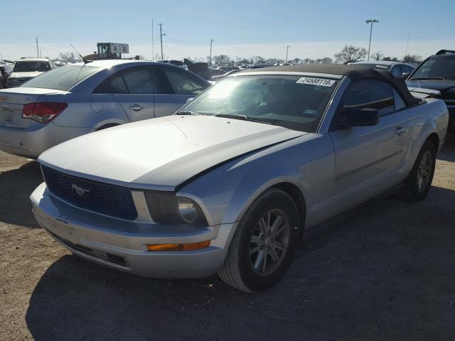 1ZVHT84N885144342 - 2008 FORD MUSTANG SILVER photo 2