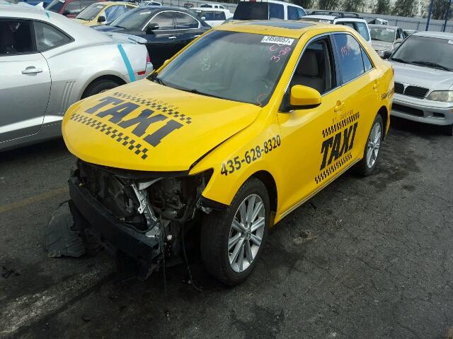 4T1BD1FK0CU013884 - 2012 TOYOTA CAMRY HYBR YELLOW photo 2