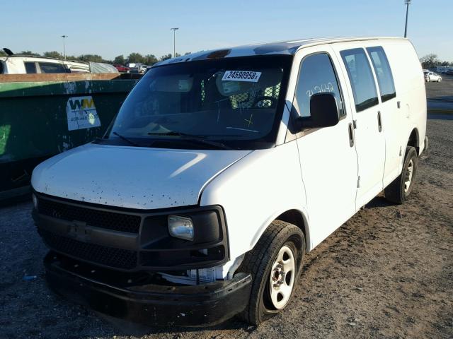 1GCFG15XX71119535 - 2007 CHEVROLET EXPRESS G1 WHITE photo 2