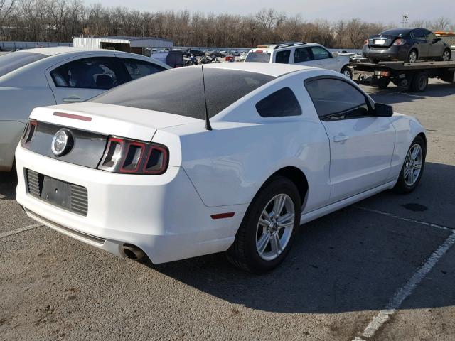 1ZVBP8AM7E5334201 - 2014 FORD MUSTANG WHITE photo 4