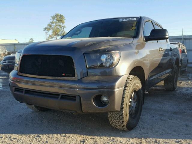 5TFDW5F11BX193783 - 2011 TOYOTA TUNDRA CRE GRAY photo 2