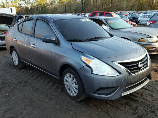 3N1CN7AP8HL844324 - 2017 NISSAN VERSA S GRAY photo 1