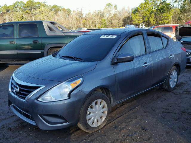 3N1CN7AP8HL844324 - 2017 NISSAN VERSA S GRAY photo 2