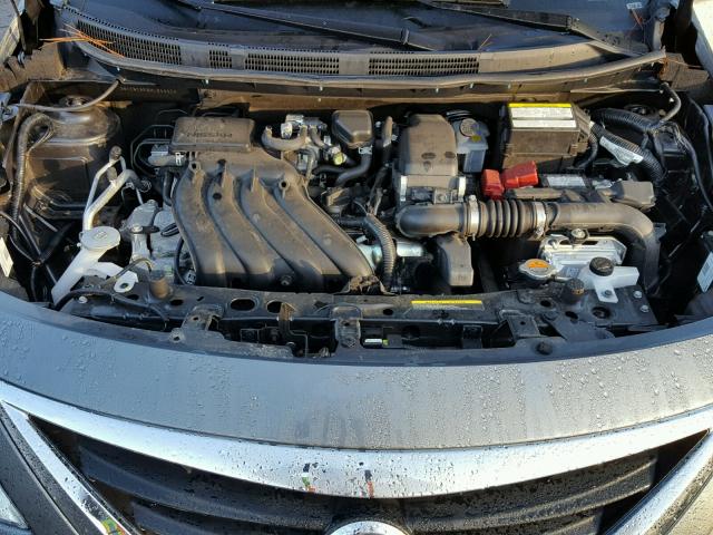 3N1CN7AP8HL844324 - 2017 NISSAN VERSA S GRAY photo 7