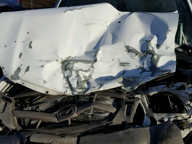 4F2YU07132KM05850 - 2002 MAZDA TRIBUTE DX WHITE photo 7