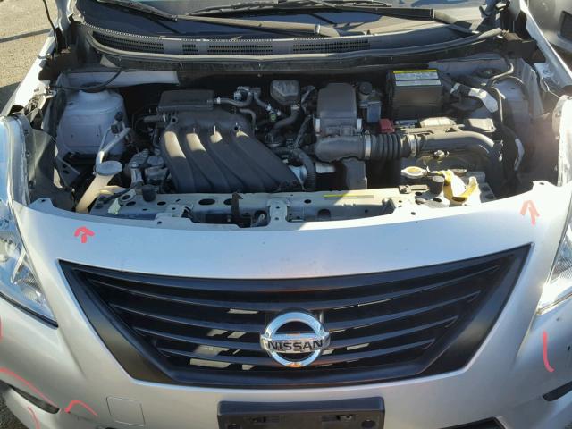 3N1CN7AP5DL889652 - 2013 NISSAN VERSA S SILVER photo 7