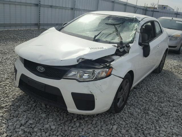 KNAFU6A20C5591405 - 2012 KIA FORTE EX WHITE photo 2