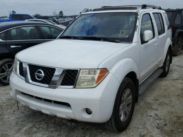 5N1AR18U35C749660 - 2005 NISSAN PATHFINDER WHITE photo 2