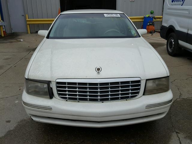 1G6KD54Y4WU714213 - 1998 CADILLAC DEVILLE WHITE photo 9