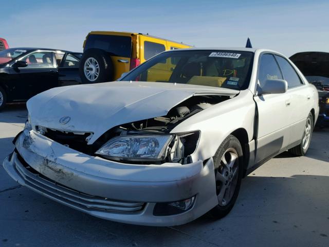 JT8BF28G410341700 - 2001 LEXUS ES 300 WHITE photo 2