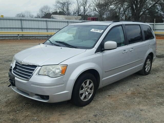 2A4RR5D17AR232352 - 2010 CHRYSLER TOWN & COU SILVER photo 2