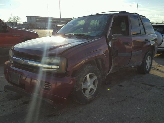 1GNDT13SX42408681 - 2004 CHEVROLET TRAILBLAZE MAROON photo 2