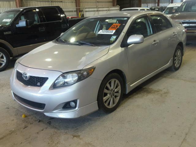 1NXBU40E49Z139744 - 2009 TOYOTA COROLLA BA SILVER photo 2