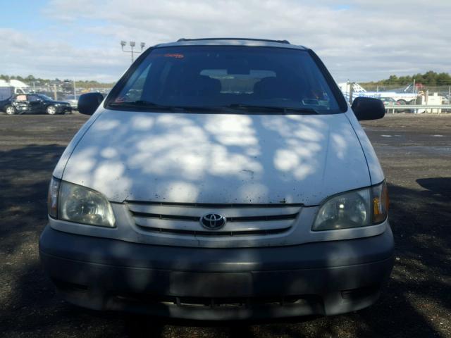 4T3ZF13C71U381523 - 2001 TOYOTA SIENNA LE WHITE photo 9