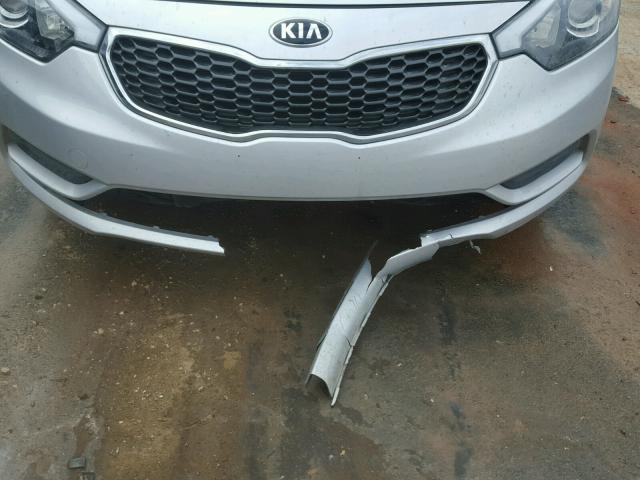 KNAFX4A6XG5513864 - 2016 KIA FORTE LX SILVER photo 9