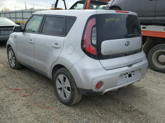 KNDJP3A57H7415623 - 2017 KIA SOUL + SILVER photo 3