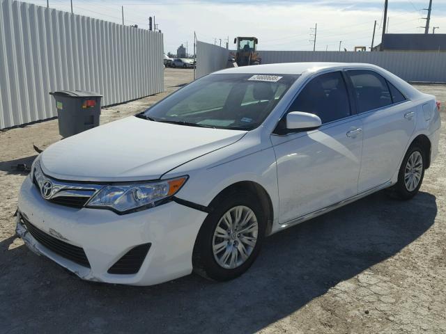 4T1BF1FK9EU354276 - 2014 TOYOTA CAMRY L WHITE photo 2