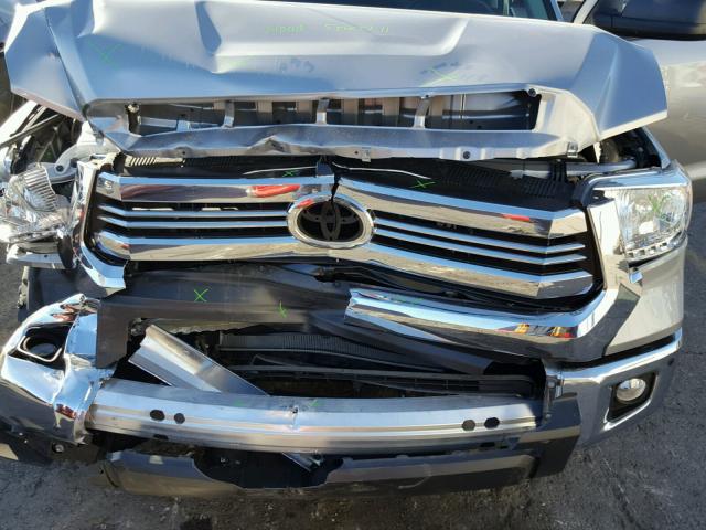 5TFEW5F16HX225169 - 2017 TOYOTA TUNDRA CRE GRAY photo 7