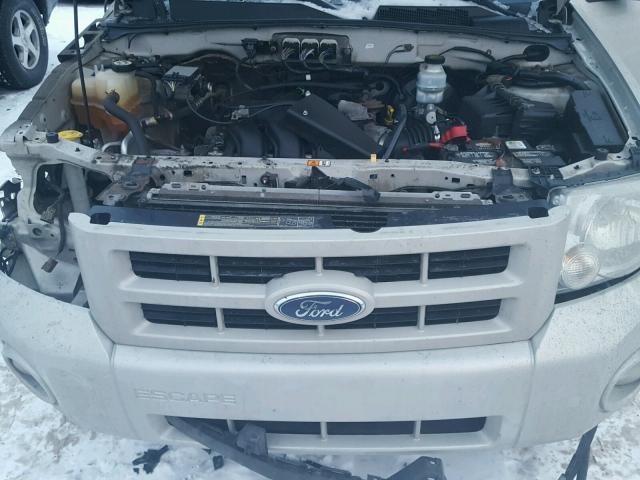 1FMCU94198KA84162 - 2008 FORD ESCAPE LIM SILVER photo 7