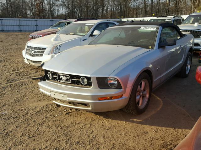 1ZVHT84N195113578 - 2009 FORD MUSTANG SILVER photo 2