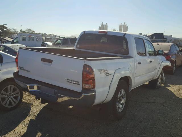 5TEJU62N46Z272323 - 2006 TOYOTA TACOMA DOU WHITE photo 4