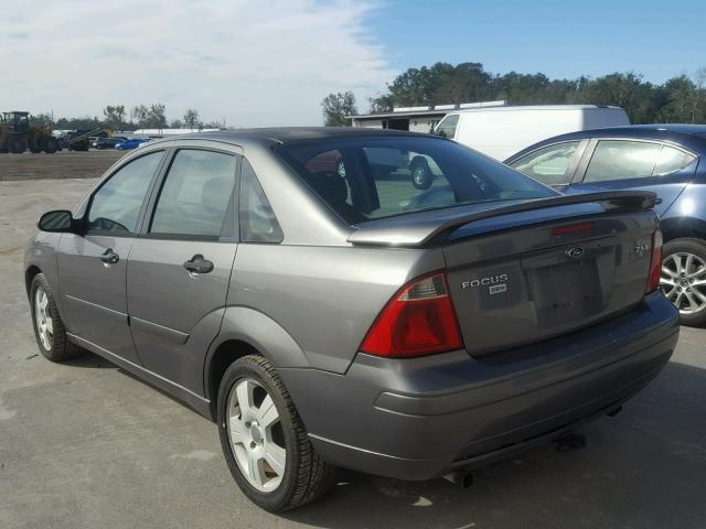 1FAFP34N55W165758 - 2005 FORD FOCUS ZX4 GRAY photo 3