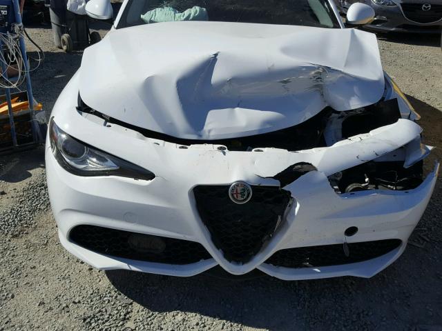 ZARFAEBN0H7535612 - 2017 ALFA ROMEO GIULIA WHITE photo 9