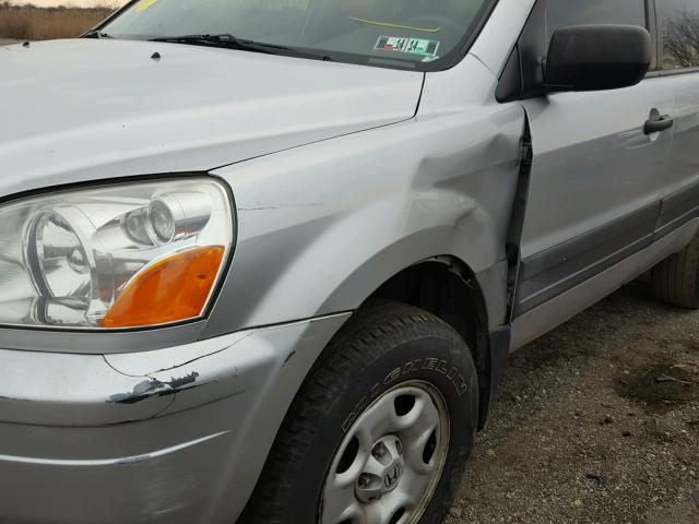 2HKYF18145H511886 - 2005 HONDA PILOT LX SILVER photo 9